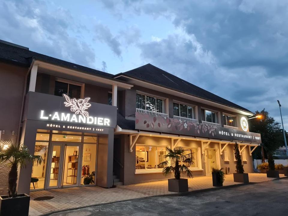 Logis Hôtel l'Amandier Morlaas Buitenkant foto