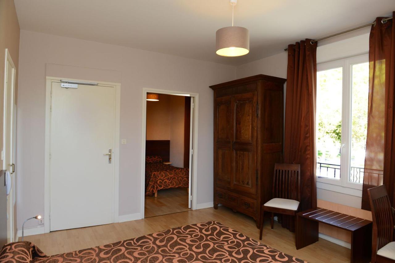 Logis Hôtel l'Amandier Morlaas Buitenkant foto