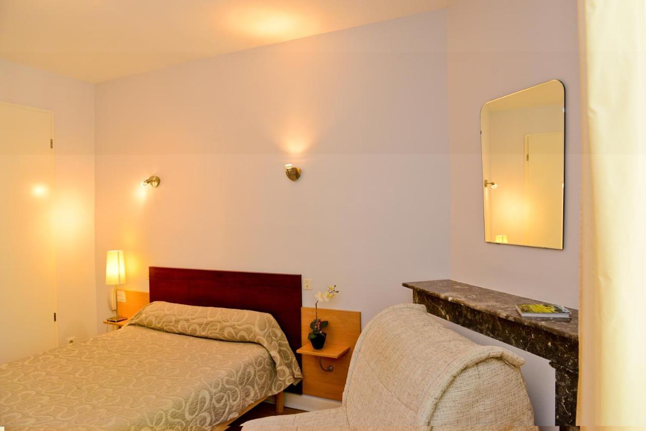 Logis Hôtel l'Amandier Morlaas Buitenkant foto